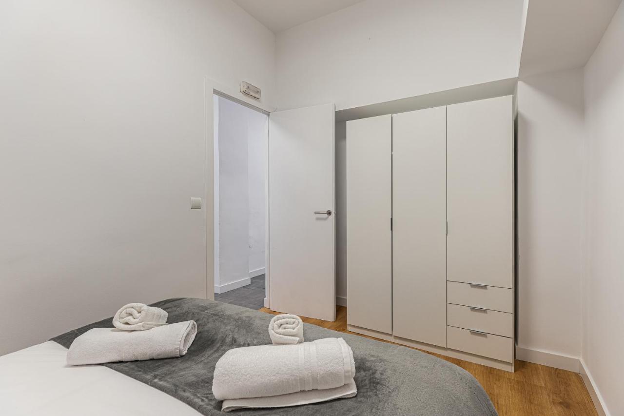 Waou Essence I Los Austrias - Corta Duracion Madrid Bagian luar foto
